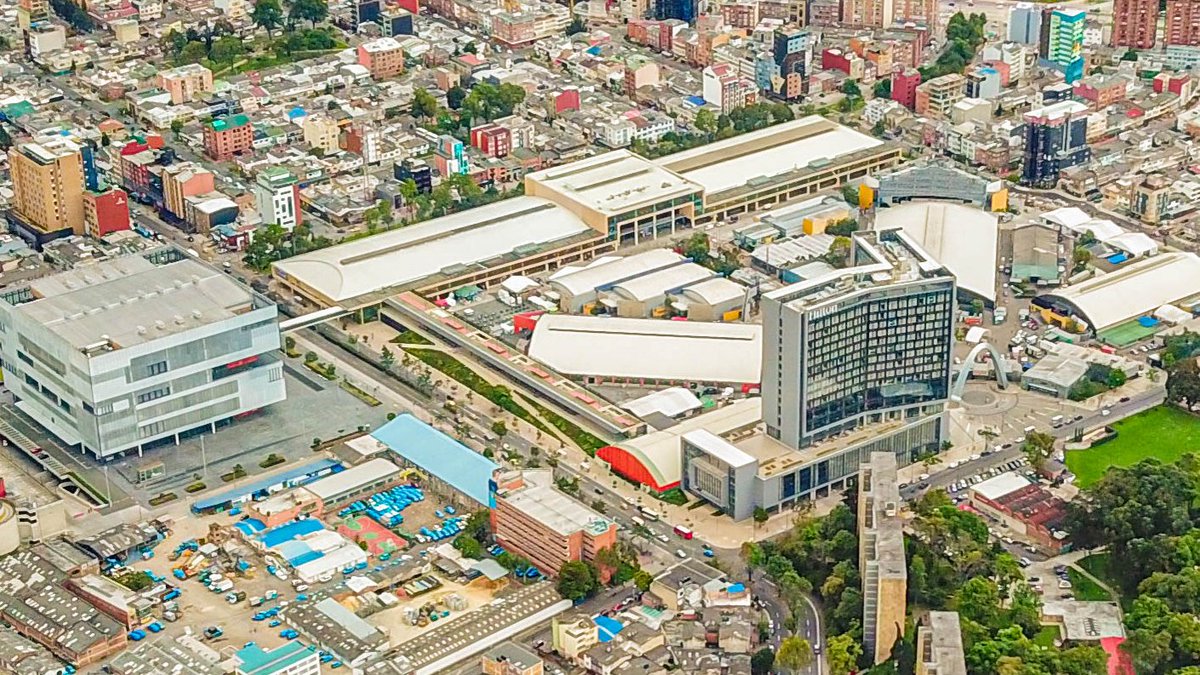 AgoraBogota's tweet photo. ¡Este es el primer Distrito de Ferias, Eventos y Convenciones de América Latina!🎉 Un punto de encuentro con más de 360mil m² de espacios para eventos, congresos y convenciones🌟. #ViveElDistrito
Un distrito conformado por @CorferiasBogota, #ÁgoraBogotá y @HiltonCorferias. https://t.co/KfyGRsYkqZ