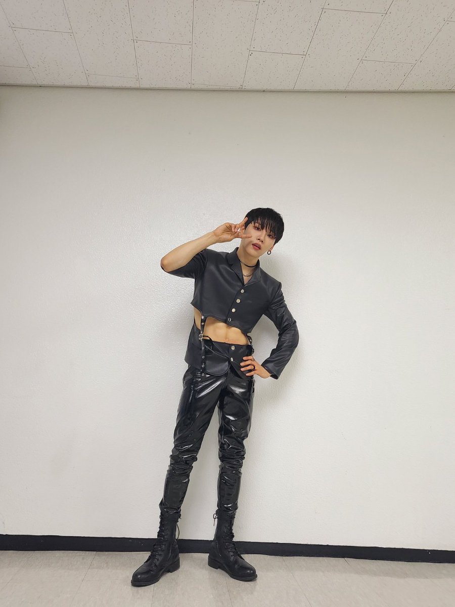 him saying he gave abnews white chocolate on valentines day referring to his abs during uni-kon... while he doesn't like white chocolate....