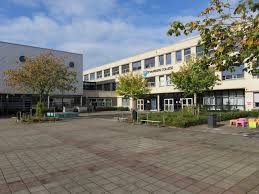 de_VO_Gids's tweet photo. School van de week: @OostvaardersOVC  is de ideale school om je havo-, atheneum- of gymnasiumdiploma te halen. Wij bieden kwalitatief goed onderwijs en je kan zelf kiezen welke weg bij jou past. 
https://t.co/gVQ8MeXu8L https://t.co/C9O0wN27Tw