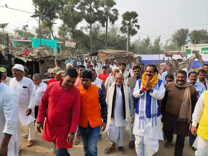 bjp4madhav's tweet photo. #KBPL के ऑऊटलेट M/S शक्तिपाली बायोफ्यूल्स सेंटर उद्घाटन दरभंगा के यशस्वी सांसद डॉ. @gopaljeebjp जी के करकमलों द्वारा किया गया। मौके पर आयोजित सभा का संचालन किया। "बायोफ्यूल" ईंधन के मामले में राष्ट्र को आत्मनिर्भर बनाने वाला है।
@narendramodi @JPNadda @byadavbjp @BJPNagendraji https://t.co/lp0m8Uh1K2