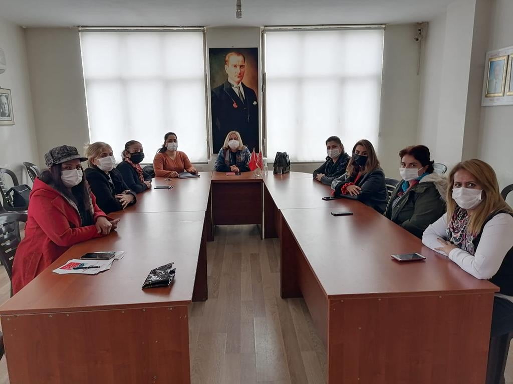 Bugün Yüreğir İlçe Başkanlığımızda haftalık olağan toplantımızı yaptık. Toplantıya katılan yönetim kurulu üyelerimize teşekkür ederiz.
#chpyüreğirkadınkolu