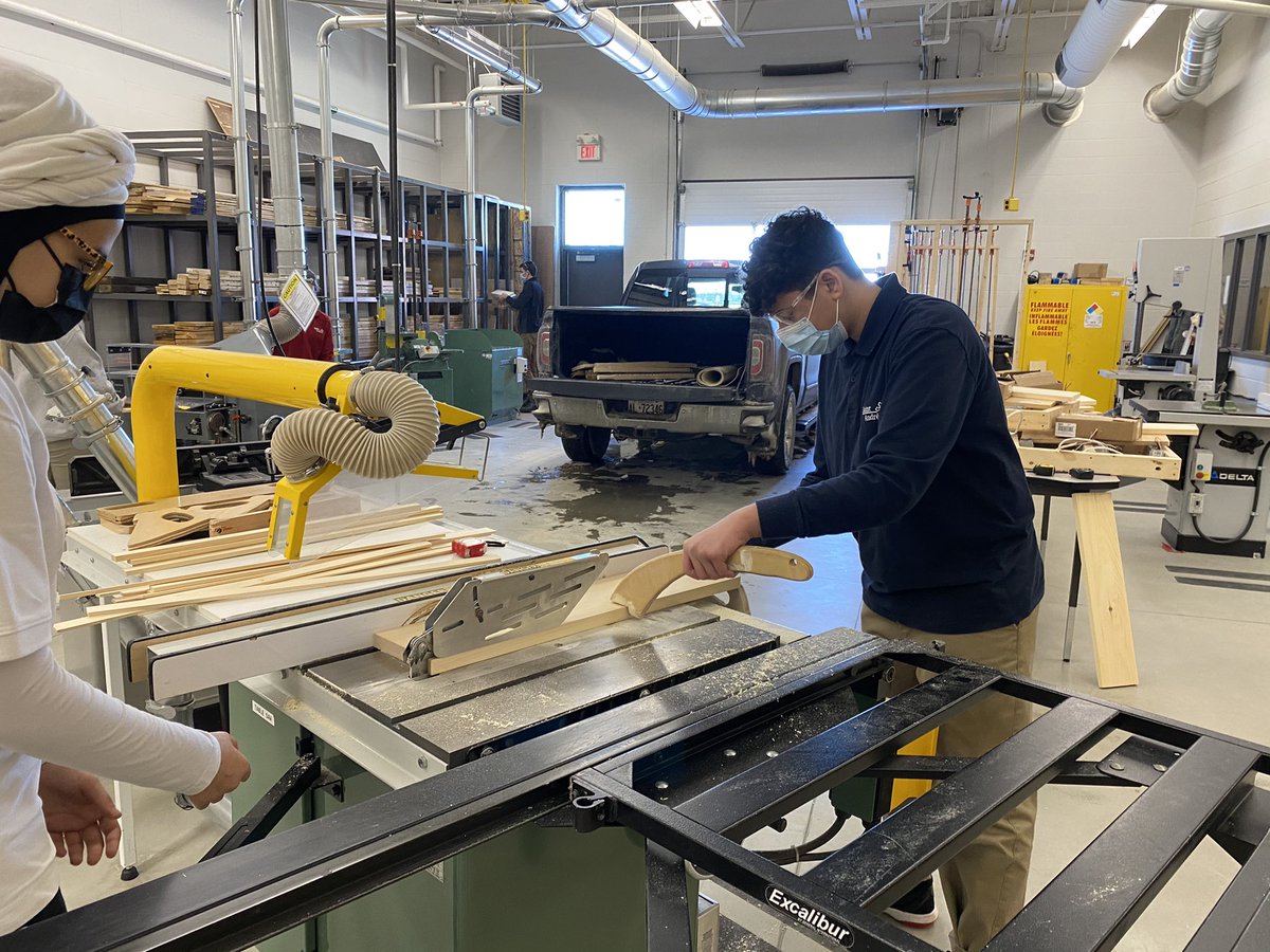 TechnologySab's tweet image. SAB construction students getting material together for their micro building and doing some 120VAC wiring. #techiscool