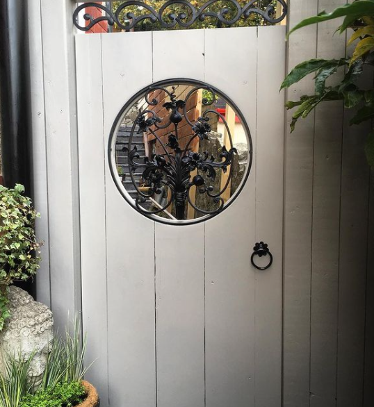 fh_brundle's tweet photo. Garden security has rarely looked better!
Made by @timjonesv for @ceramicssue using our WI components including a decorative rosette panel).
Looks wonderful!
#sidegate #woodengate #wroughtiron #gardengate #garden https://t.co/OuCz3uTDSE