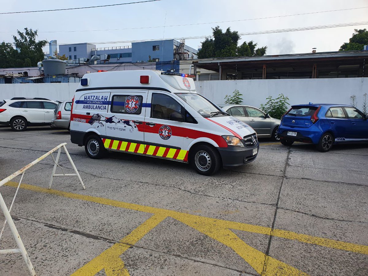 comjudiachile's tweet photo. ‼️Día de emociones‼️#HatzalahChile ya cuenta con una ambulancia 🚑 para ir en ayuda de la comunidad. Gracias a la empresa donante que lo hizo posible!
#jesed #tikunolam #primerosauxilios #salud #emergencia #voluntarios #ambulancia #cjch #medicos #paramédico https://t.co/xgyl3oNwUB