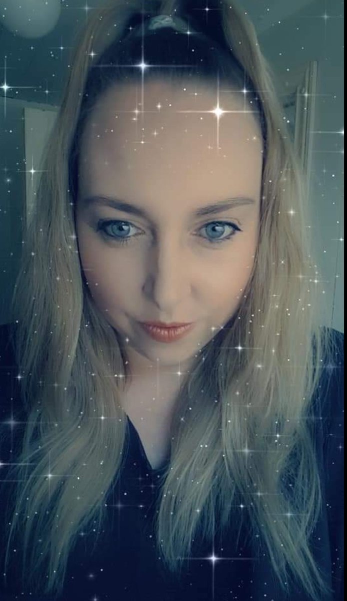 MissRavin's tweet image. From a full face of make up to a little bit to none 😂 the truth of a tired mama them bags though looking like a ghost roll on summer 🌞 haha i dont care self love n all that 😂👊 Time to find myself again n get the happy bubbly me back 🤞