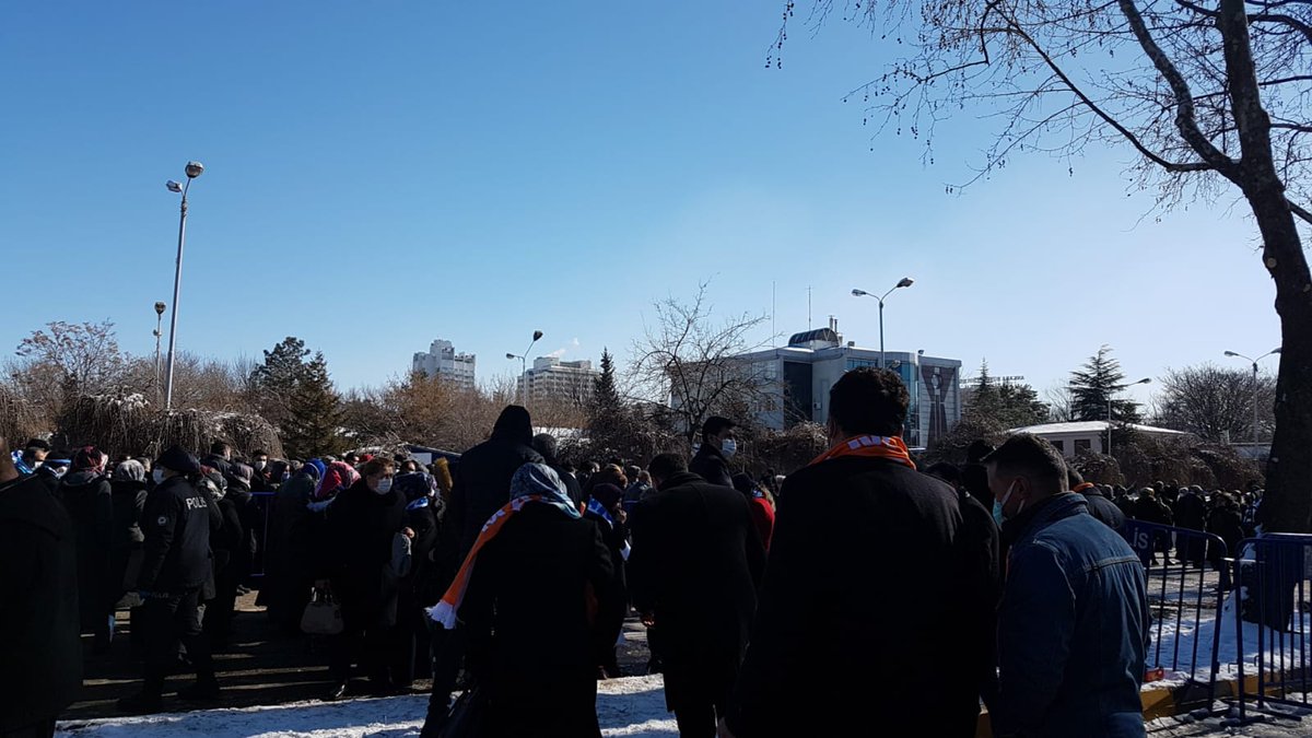 Soner32974412's tweet photo. #çocuklarsessiz bugün kongrede bizde vardık cumhurbaşkanımızın kendisine bizzat ulaşamasak da korumalarına 40 çocuğumuz sessiz beyin sapı ameliyatı olmayı bekliyor diye istediğimiz görüşme talebi mektubumuzu ilettik cumhurbaşkanına iletilme sözünü de aldık  @RTErdogan @tcbestepe https://t.co/y6dyS3EHIg