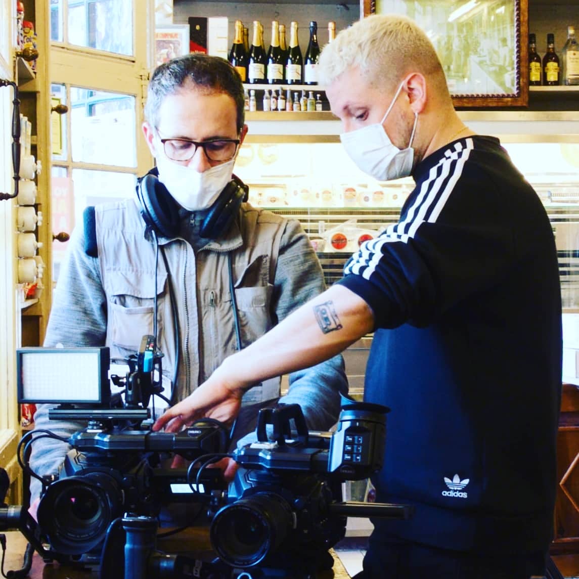 AitanaMuoz's tweet photo. En #Huesca tienen a uno de los mejores y más locos 😂 maestros chocolateros del país, la tienda de ultramarinos más antigua de España, buena gastronomía y un #casino que es un primor.
Esta semana en @UnViajeATV... #Huesca
☑️Domingo 21 de febrero
☑️22.20 h en @aragontv https://t.co/Fk6OuQ5EH4