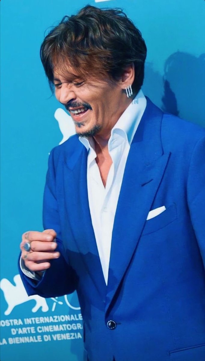 Here’s your daily dose of ‘Johnny Depp is a cutie pie’ tweet 💙