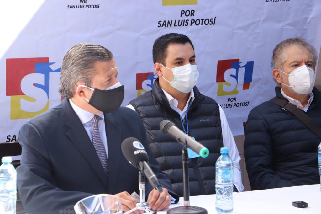 octaviopedroza's tweet photo. Ningún voto vale la vida de un potosino: Hoy en Rueda de Prensa, asumí el compromiso a través de la Coalición @SiPorSLP de privilegiar la salud de las y los potosinos. https://t.co/MjAS7sBHSo