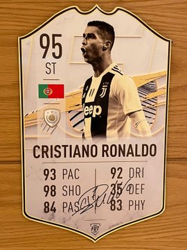 Your_Fut_Card's tweet photo. 🚨Giveaway🚨

If Ronaldo scores tonight against Porto we will giveaway this card in A3 Metal ! 

To enter

➡️Retweet
➡️Like
➡️Follow

Good luck ! https://t.co/1xgB9634fc
