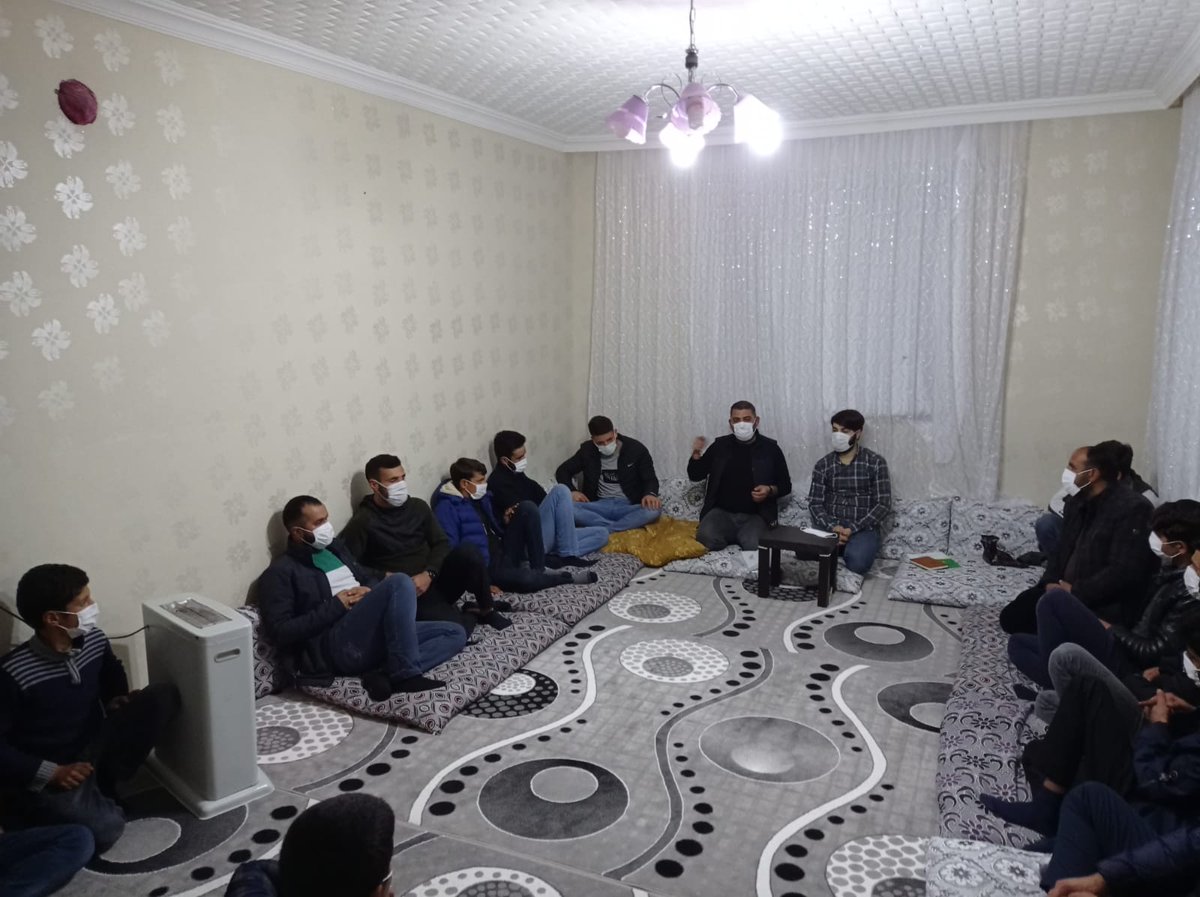 HurMedya_Ergani's tweet photo. Asra yemin olsun ki,
İnsan mutlaka ziyandadır.
Ancak iman edenler, salih amel işleyenler, birbirlerine hakkı ve sabrı tavsiye edenler bunun dışındadır.
(asr suresi) 
@HurGenclkErgani hakkı ve sabrı anlatmaya Aşağı karpuzlu (malıkan) köyünde devam etti. https://t.co/zSAMbNnSpN