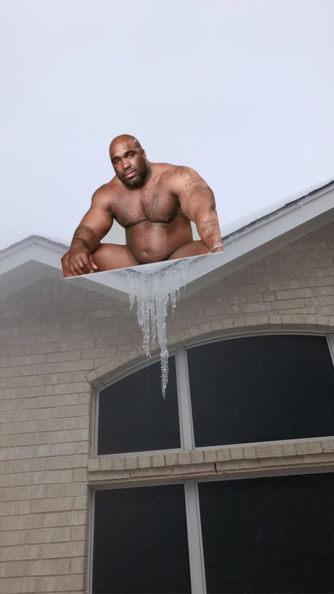 ProctorDoctor97's tweet photo. These icicles getting out of hand https://t.co/hqjleiLIv1