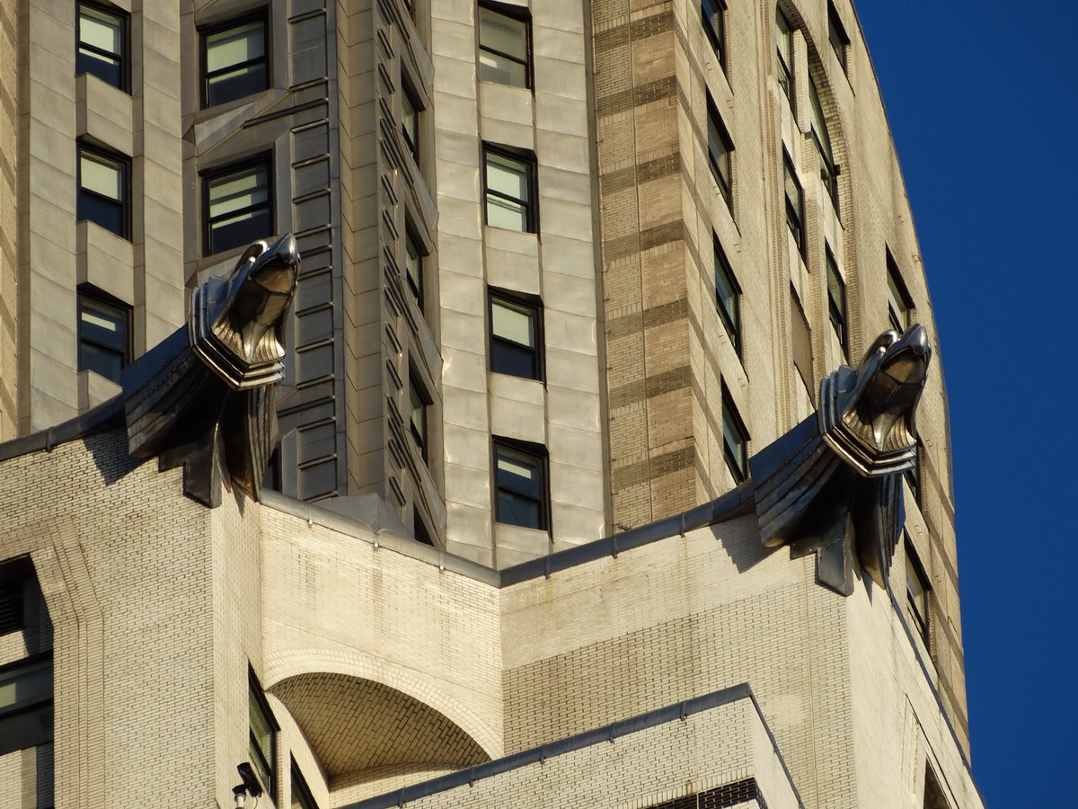 4iluj's tweet photo. Fotos del edificio Chrysler bajo un cielo azul #chryslerbuilding #bluesky #Newyorkcity #NYC #twoyearsago #travel #travelphotography #17feb2019 #architecturephotography #IloveNYC #Manhattan https://t.co/HyUvvXRRd4