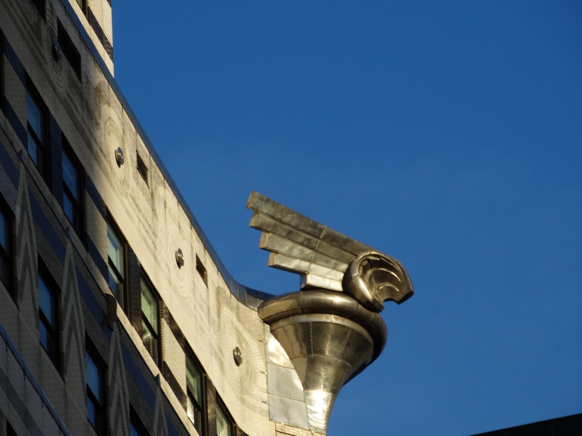 4iluj's tweet photo. Fotos del edificio Chrysler bajo un cielo azul #chryslerbuilding #bluesky #Newyorkcity #NYC #twoyearsago #travel #travelphotography #17feb2019 #architecturephotography #IloveNYC #Manhattan https://t.co/HyUvvXRRd4