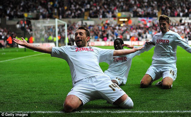 JohnWilliams004's tweet photo. #Swans vs Forest under the floodlights and memories of May 2011 and the play offs @SwansOfficial @RobertElsey8 @DaiLittle @sw37ans @adecuthill @stuc2011 @ligarius @phillipjones79 @epaul197 #SwaFor https://t.co/vNrR5x2vxR