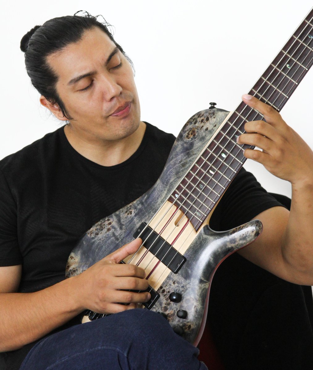 Please join me in welcoming our new Emerging Artist Simón Yañez.   He is a Chilean arranger, producer and composer currently based in the Dominican Republic.   Simón is a multi-instrumentalist and singer that has worked with several renowned interpreters of Christian music.