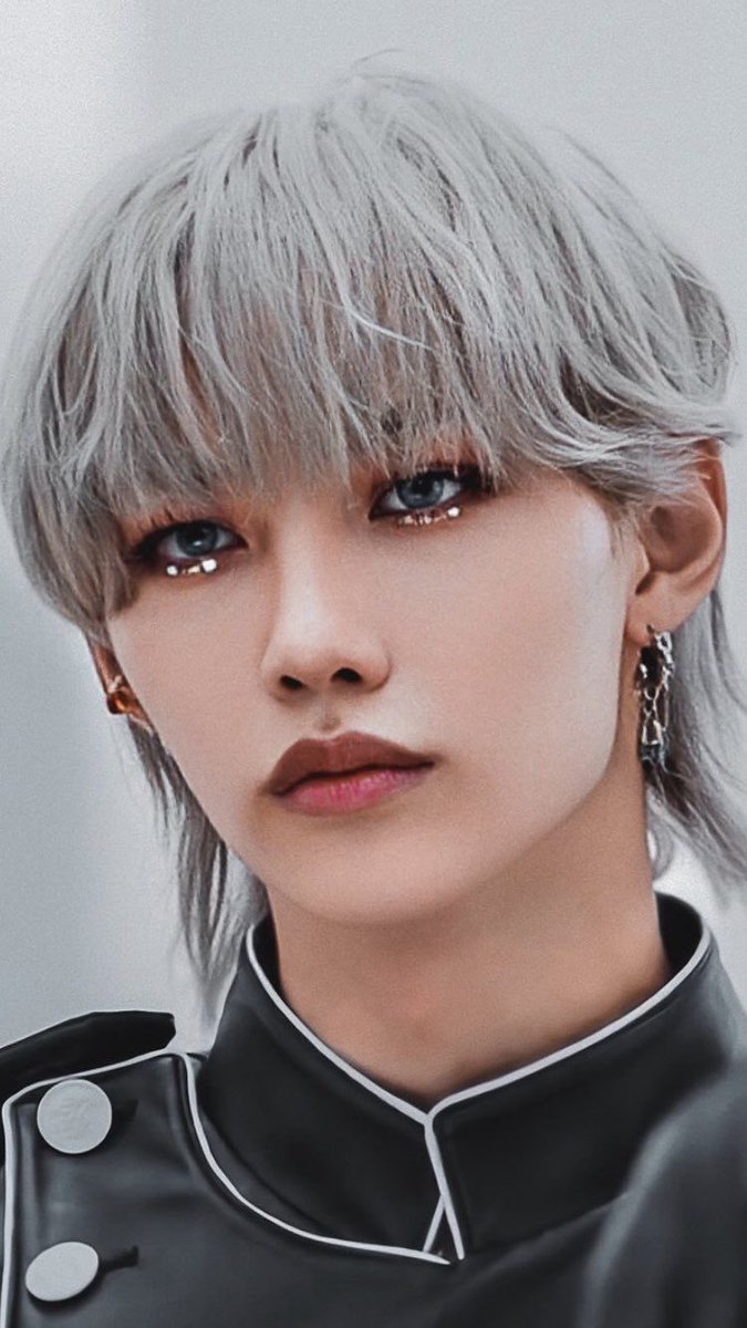 Lee Felix from Stray Kids (20)-dancer, rapper, singer-from Australia -enjoys wearing makeup and is currently learning how to do it himself!-believes that fashion transcends gender and wears clothes that he likes regardless of gender-yes, his freckles are natural!