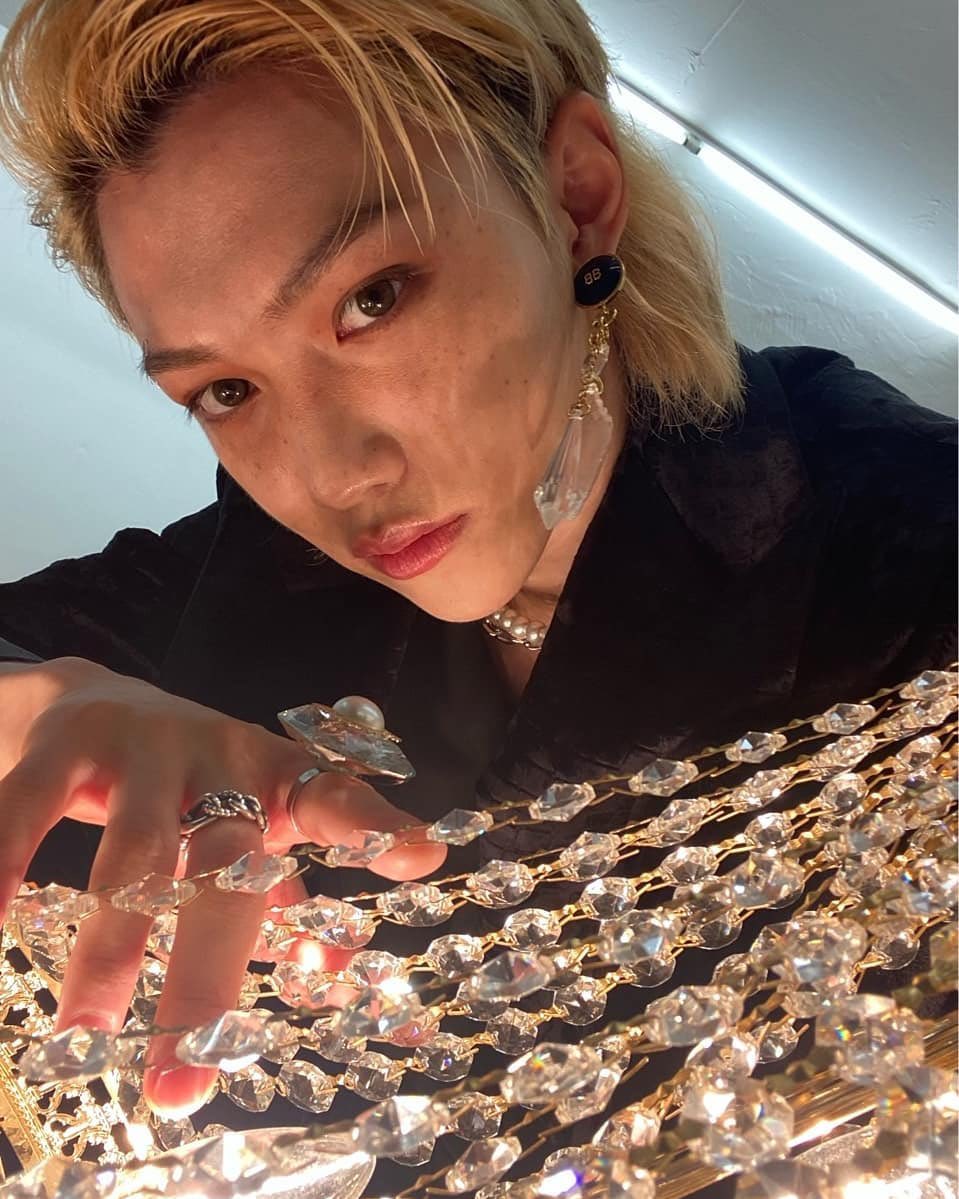 Lee Felix from Stray Kids (20)-dancer, rapper, singer-from Australia -enjoys wearing makeup and is currently learning how to do it himself!-believes that fashion transcends gender and wears clothes that he likes regardless of gender-yes, his freckles are natural!