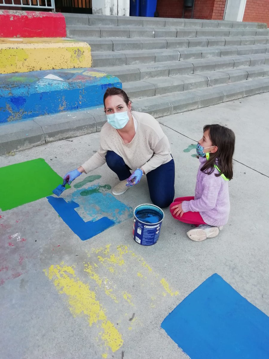 AmpaAmatitarga's tweet photo. Què bonic que està quedant el pati de l'@amatitarga!👌
Un agraïment a les voluntàries la feina que estan fent, sou l'#AMPApower que necessita qualsevol escola.👏👏👏
Animem a tothom a participar d'aquesta millora pels nostres fills.
Info i inscripció:
https://t.co/QYLiQUUilT https://t.co/MLqgD0ITIy