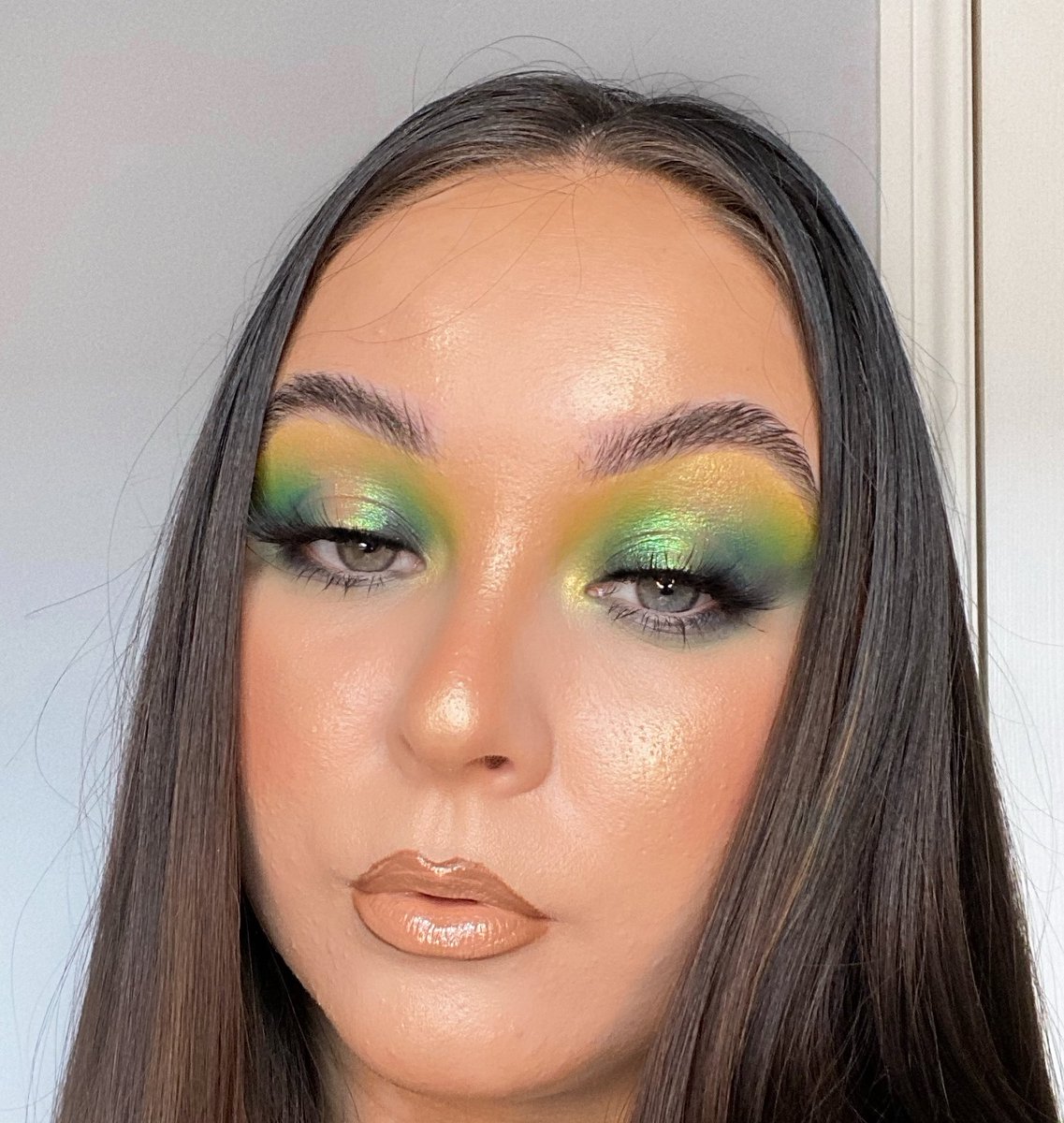 🐍🐍
<a href="/ABHcosmetics/">Anastasia Beverly Hills</a> brow freeze&amp; naked liquid lipstick 
<a href="/bperfectcosm/">BPerfect Cosmetics</a> carnival xl pro 
<a href="/MakeupRVLTN/">Makeup Revolution</a> glass fixx primer, glow skin fauxxdation &amp; xxposure highlight 
<a href="/__dollbeauty_/">Doll Beauty</a> dark gimme sun bronzer 
<a href="/ColourPopCo/">ColourPop Cosmetics</a> drop of a hat 
<a href="/MACcosmetics/">M•A•C Cosmetics</a> cork lipliner
<a href="/beautybay/">BEAUTY BAY</a> ballet gloss