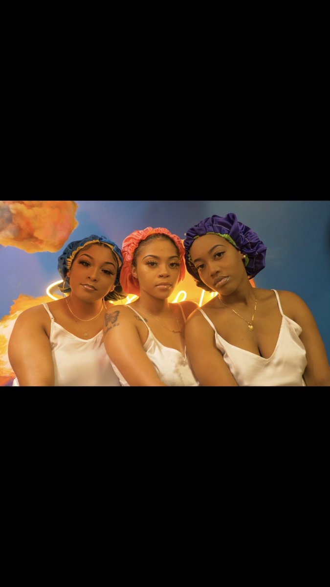 pettybri_'s tweet photo. Hey y’all, I recently launched a small business selling handmade satin bonnets which are infused with 3 different oils on the interior and are NON-STAINING! Please support my small black business &amp; purchase a bonnet today @ https://t.co/5G9MdUzafO &amp;/or RT &amp; SHARE!! https://t.co/Usr0SlkRiI