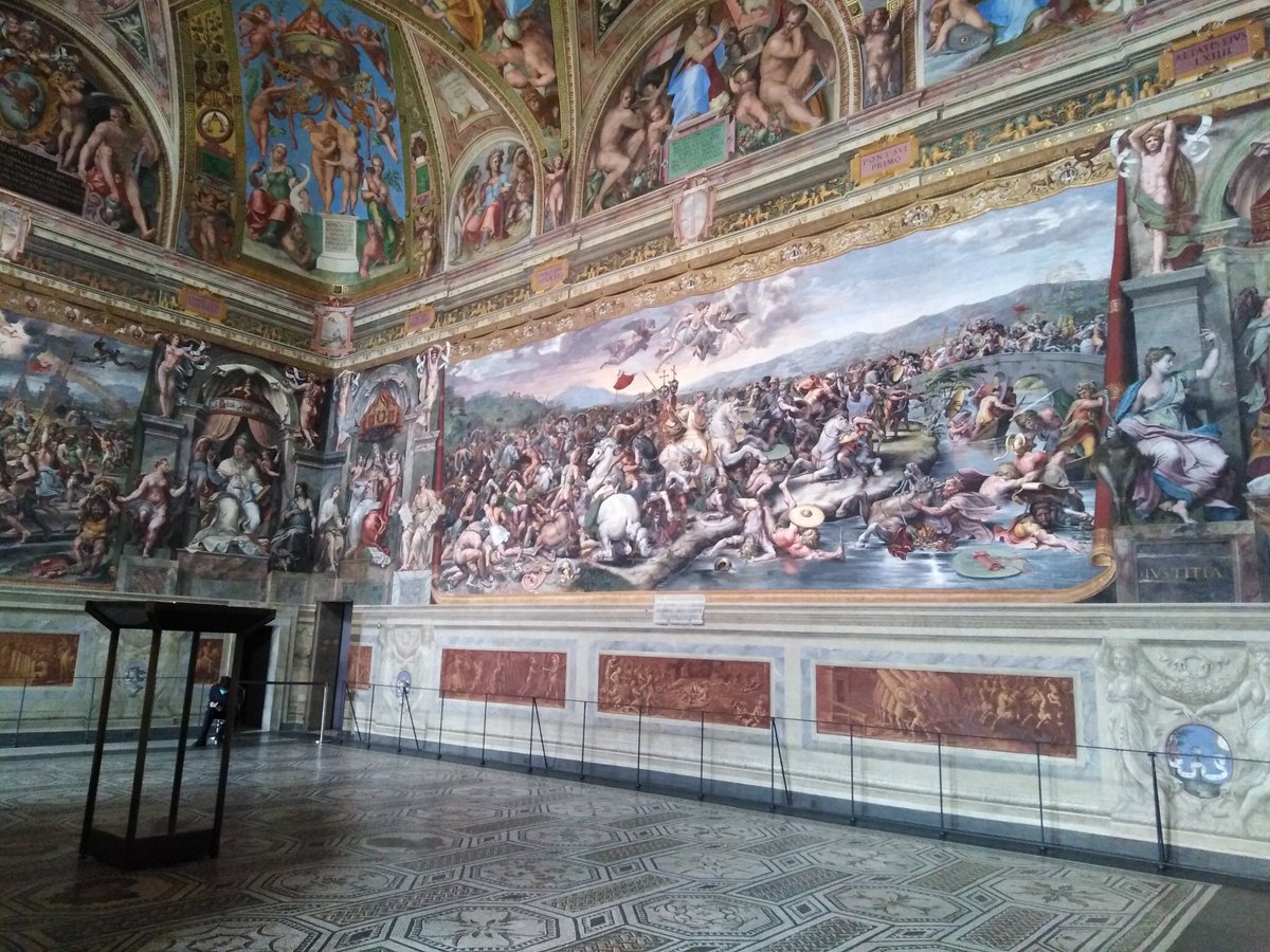 EngelLilla's tweet photo. Alone with #Raphael. The best time to visit #Musei_Vaticani. https://t.co/zc18MfK2la
