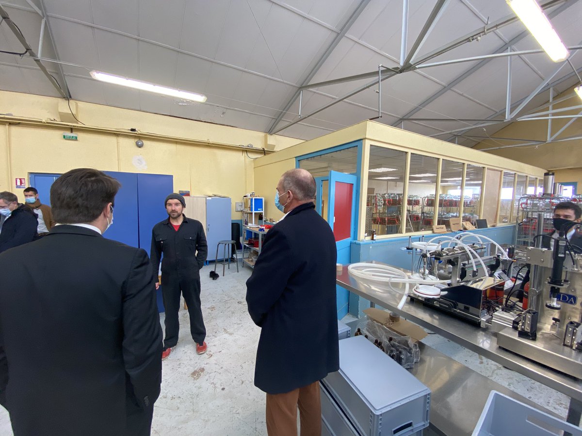 Karim_Ghachem's tweet photo. Belle journée au @CapSizunPteRaz @regionbretagne avec @LoigCG @Olivierallain22 @RolandJourdain :
-Rencontre des porteurs de projets aux @Lesateliersjm #Plouhinec
-Visite de l’exploitation d’André Sergent @ChambagriBzh 
#mer #tierslieu #artisanat #agriculture #energie #Transition https://t.co/y2ETMeE3pA