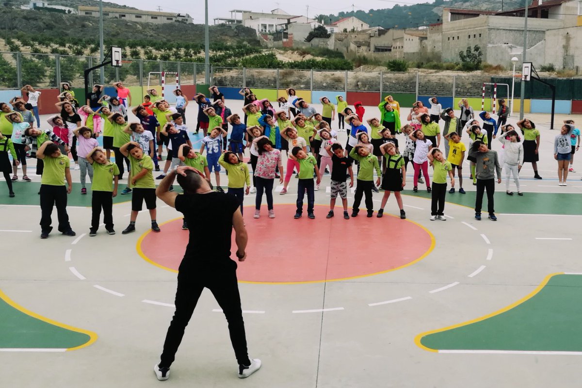 ColeHurchillo's tweet photo. 🏫 ¿𝗣𝗼𝗿 𝗾𝘂𝗲́ 𝗹𝗮 𝗱𝗮𝗻𝘇𝗮 𝗲𝘀 𝘁𝗮𝗻 𝗶𝗺𝗽𝗼𝗿𝘁𝗮𝗻𝘁𝗲 𝗰𝗼𝗺𝗼 𝗹𝗮𝘀 𝗺𝗮𝘁𝗲𝗺𝗮́𝘁𝗶𝗰𝗮𝘀 𝗲𝗻 𝗲𝗹 𝗰𝗼𝗹𝗲𝗴𝗶𝗼?

🔗 https://t.co/93NQZxgW7f

#DanzaenlaEscuela #ABP #RevoluciónEducativa #GenomaCreativo #OtraEscuelaEsPosible #Educación #Dancing #Dance #Baile https://t.co/PcxXFB9ET9