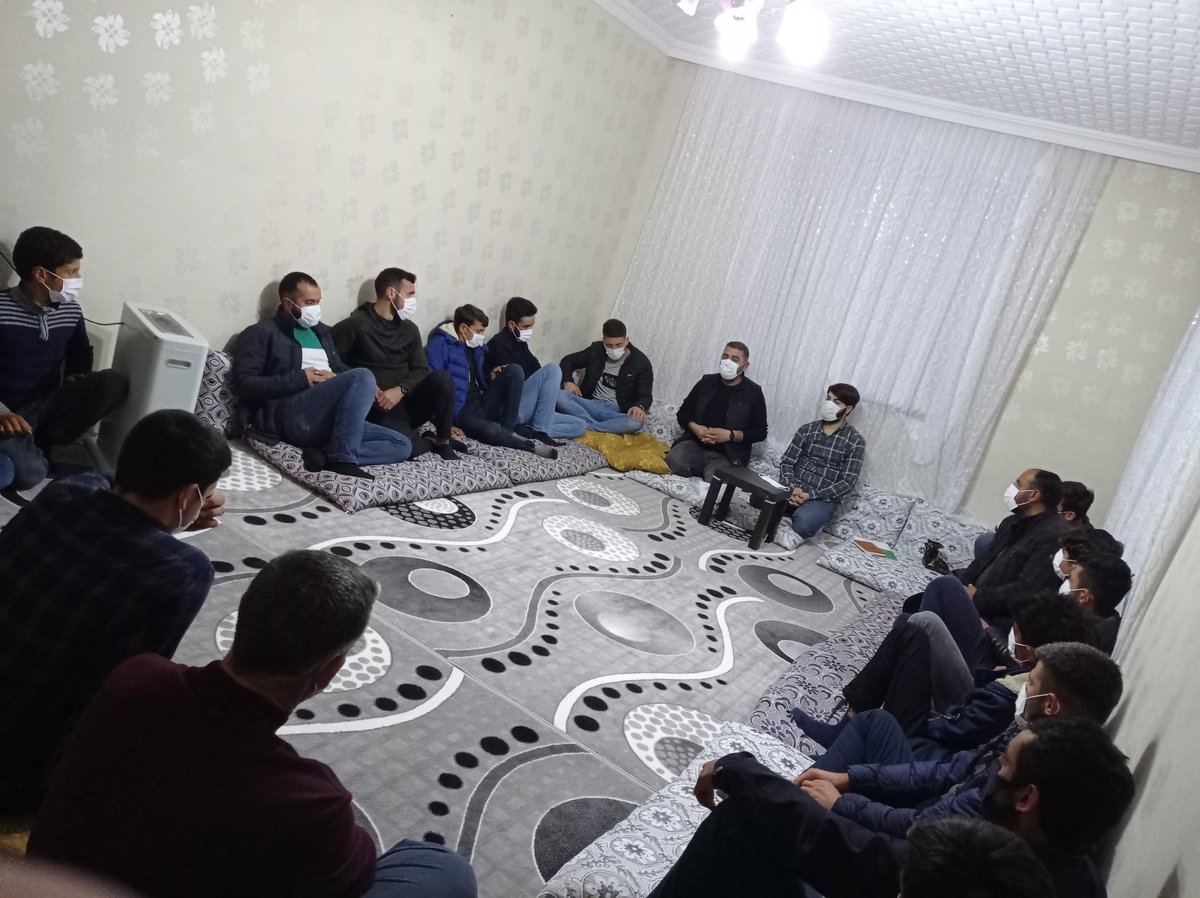 HurGenclkErgani's tweet photo. İlçe Gençlik Kolları Başkanımız @_HuseyinHaksver, İlçe Başkan Yardımcımız @leventkaya571 ve beraberindekiler, A.Karpuzlu (Malıkan) Köyündeki Gençlerimizle buluştular...

Gösterdikleri ilgi ve alakaları için Genç kardeşlerimize teşekkür ediyoruz...

#HÜDAPAR
#GelecekİçinHürGençlik https://t.co/YC5xYSq3lG