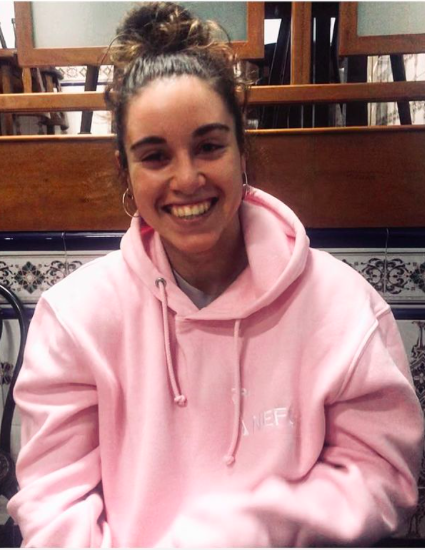 Programaci20211's tweet image. 💁🏽♀️🙋🏽♀️☺️Ella es Sara Atencia, 23 años, y vive en Barcelona.
✅Trabajadora, organizada y detallista. 
Le gusta enseñar, el fitness y los gatitos.🧒🏽🐱🏋🏽♀️
Con muchas ganas de trabajar, compartir ideas y saber aplicarlas en todos los aspectos del día a día.   #PEAFE_2021