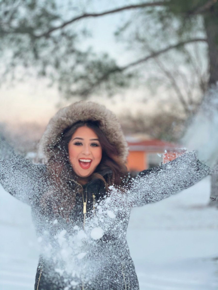 AdpiUNT's tweet photo. our sisters are having SNOW much fun in this weather! ❄️🌨 we hope everyone is staying warm &amp; safe! 
•
•
#untadpi #adpi #unt24 #BeTheFirst https://t.co/FKIA08byfY