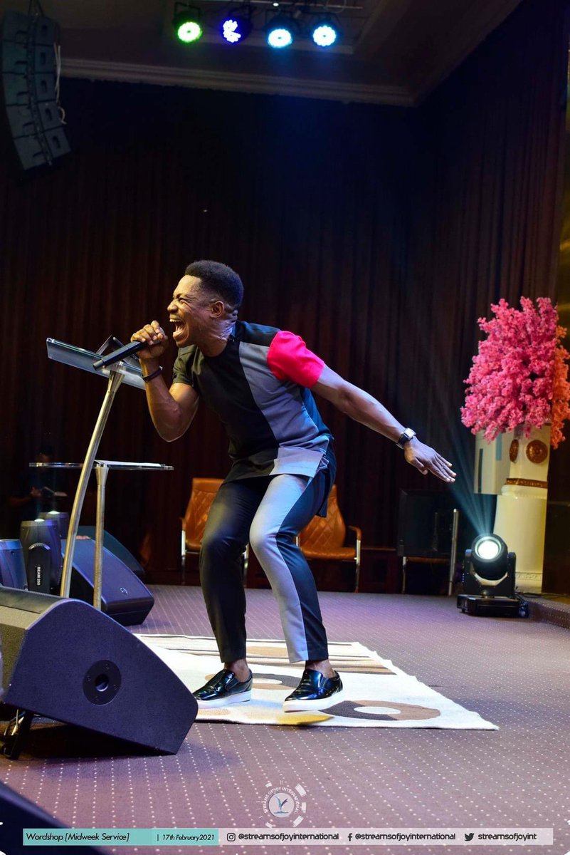 RealJerryEze's tweet photo. CAPTION ??? https://t.co/4g8I3PU9OJ