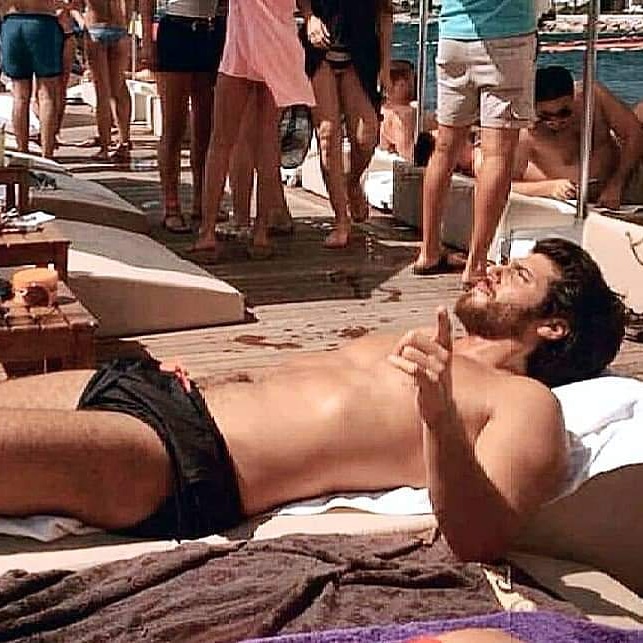 ClubCanNoviMari's tweet photo. El éxito es tener lo que quieres y la felicidad es querer lo que tienes.❤️

Buenas noches amigos y amigas 🌹

Últimamente subo más cositas a Instagram pero estoy aquí 🤗

#canyaman
#canyaman1989
#canyaman❤
#canyamanfan 
#canyamansandokan 
#canyamansandokan 
#sandokantheseries https://t.co/QToFsK8wFv