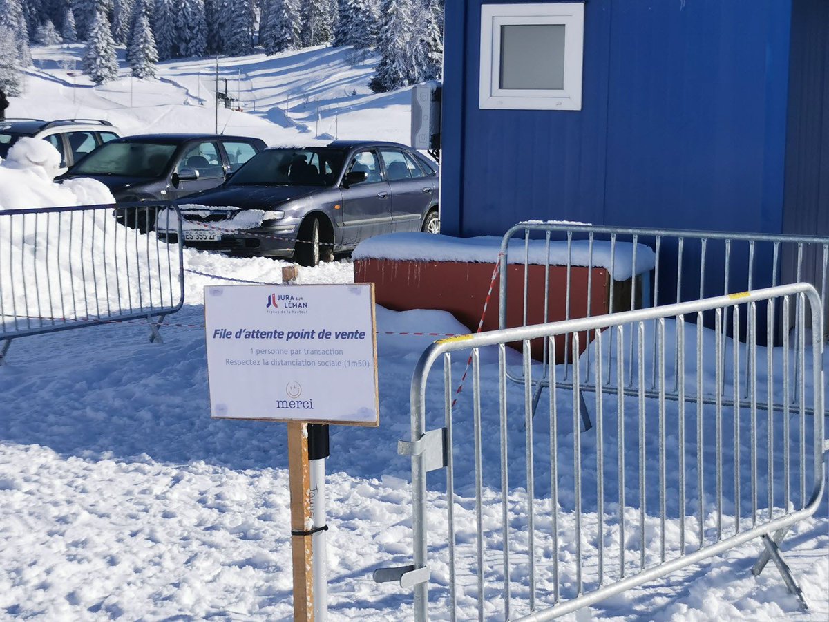 mf_ch's tweet photo. Magnifique reportage photo au domaine skiable @JurasurLeman illustrant le respect des normes pandémiques.

Images signées @drapier_yannis pour @Le_Progres (avec aussi d'autres photos illustrant la beauté des lieux), à découvrir sur: https://t.co/itOcCd8ecA https://t.co/16Mh2EWTgu