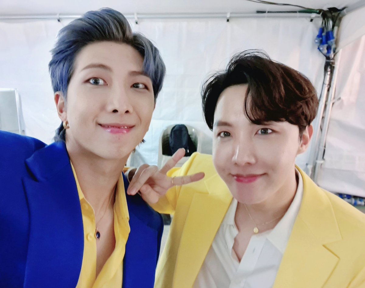 THETERNALS7's tweet photo. Hobi hobi j-hopie happy bday 😊😇
#happybdayhobi https://t.co/uEOd9Udi1I