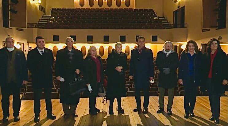 “Rahat uyu #YıldızKenter
Kenter Tiyatrosu artık resmî olarak İstanbul Büyükşehir Belediyesinin! 
Bugün Başkanımızla teslim alınmasının heyecanı, gururu ve mutluluğunu yaşıyoruz.”
#KenterTiyatrosu