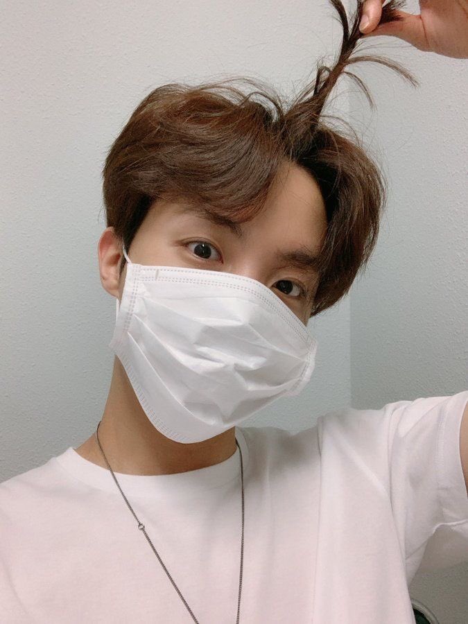 pjmslouvr's tweet photo. Hosoek oppa! Happy birthday!!! I will not say such a word! Just happy birthday! Wosh you all the best!! https://t.co/WhhYrnLhb8