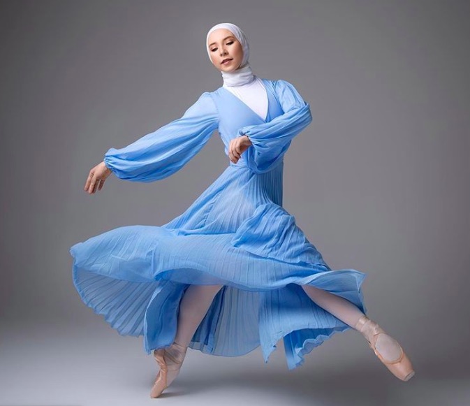 Kurlow, in pursuing ballet, has effectively become a trailblazer in her field and a symbol of shattering glass ceilings. <a href="/stephaniekurlow/">Stephanie Kurlow</a> 💃💗