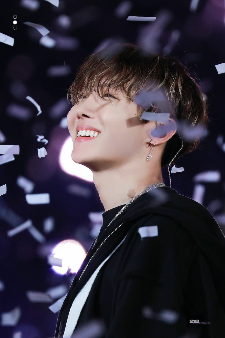 TuAnh_05's tweet photo. #HappyBirthdayHoseok
#JhopeDay #JHOPE
@BTS_twt
I love you very very much!❤
Luôn vui vẻ Hopieeeee à!😊
Nụ cười của anh đẹp như thiên thần ấy!
Nhớ giữ gìn sức khỏe!
Anh đẹp đến mức cứ nhìn anh là tim em thổn thức!🥰
생일 축하해🥳
사랑해요 정호석...!
💜💜💜💜💜💜💜 https://t.co/1clrejz7LW
