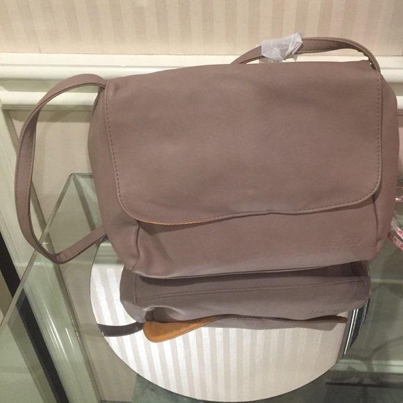 sunshynes's tweet image. So good I had to share! Check out all the items I'm loving on @Poshmarkapp #poshmark #fashion #style #shopmycloset #renzoparfums #wilfred: posh.mk/8dJC7QD9Wdb