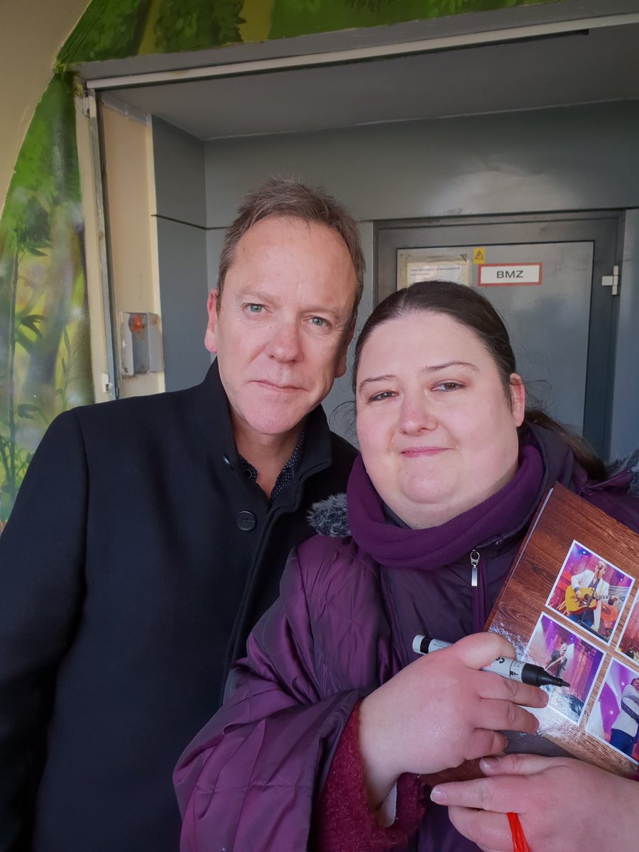 InesWeb's tweet image. Heute vor einem Jahr habe Ich Kiefer Sutherland persönlich getroffen.💖😍🥰🤩 (A year ago today I met Kiefer Sutherland personally)
#Kiefersutherland #Hannover #Live