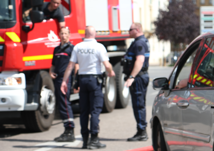 PoliceNat57's tweet photo. [#SécuritéDuQuotidien]. #Cambriolage. Les policiers identifient et #interpellent un individu suspecté d'avoir #cambriolé la caserne des pompiers @SDIS57 de #LHopital il y a 3 semaines. 
➡️convoqué devant le #tribunal correctionnel à l'issue de sa garde à vue. https://t.co/cSxUO8rov6