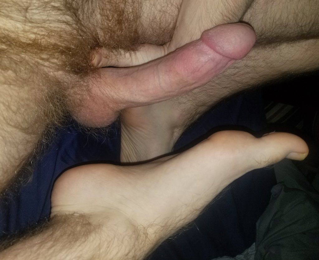 tyjo_95's tweet photo. Taste every inch 👅 as you go back and forth between my cock and my feet🍆👣 https://t.co/beJfUR8R0S