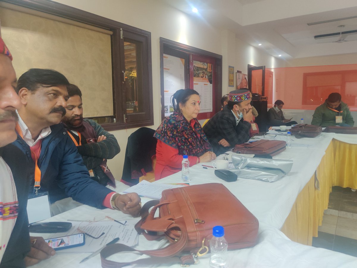 bjpMM4himachal's tweet photo. भाजपा प्रदेश पदाधिकारी बैठक।
बैठक की अध्यक्षता भाजपा प्रदेश अध्यक्ष श्री सुरेश कश्यप ने की, मुख्यमंत्री माननीय श्री जयराम ठाकुर, पूर्व मुख्यमंत्री प्रो प्रेम कुमार धूमल, प्रदेश प्रभारी अविनाश राय खन्ना एव सह प्रभारी संजय टंडन उपस्थित  रहे 🙏
@VanathiBJP @Rashimdharsood @poojakapi https://t.co/fa0bV3oRPv