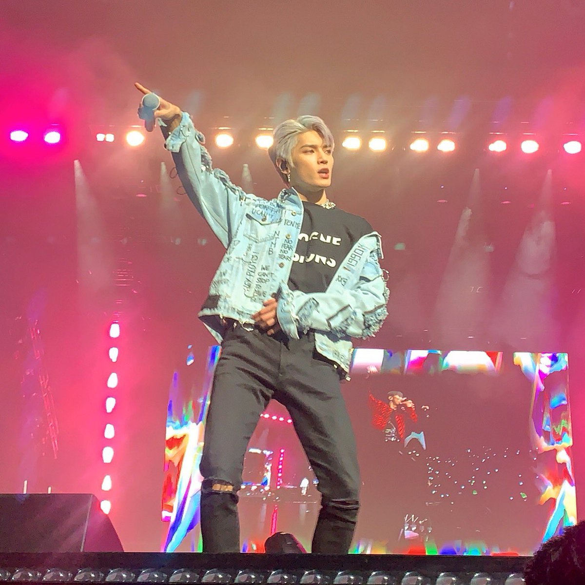 Earth_Denizen's tweet photo. @saywhatreacts Umm no I don’t think so lol can I get a bonus because Jinyoung is in the back of Marks photo? Lol https://t.co/LMnua8LooD
