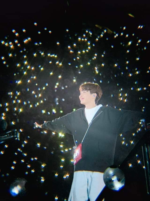 this part is definitely my favorite part in POP how PERSONAL this is, hoseok believes he wants to be a hope, light for those struggling through social & economic problems especially the youth, the pressure, the lack of wanting to go to steps foward & the mental health issues