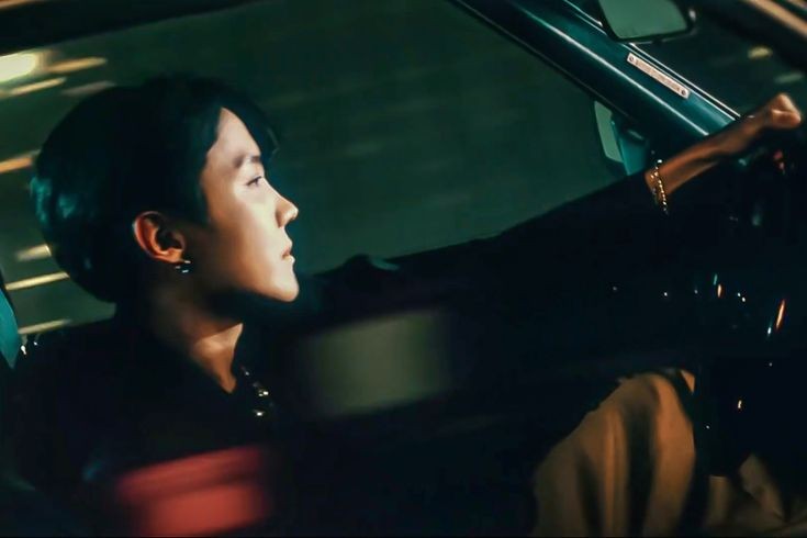 he uses both contradicting points "peace and war" to make the reader understsnd the peace we see as a utopia is only explainable because were living an own war trying to demolish the systems that destroy us and instead of going those steps forward we take steps back