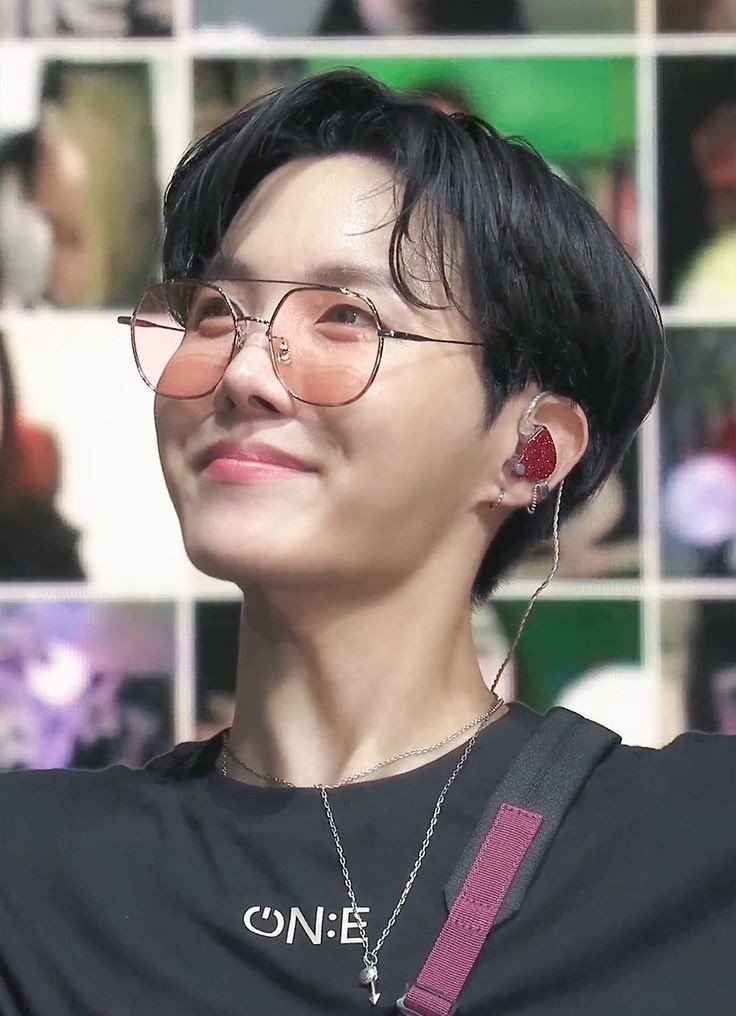 and hoseok reassures that these systematic problems do not mean we as a person are failures, and that we should faces our hardships because they make us who we are and that's where goes over to the chorus