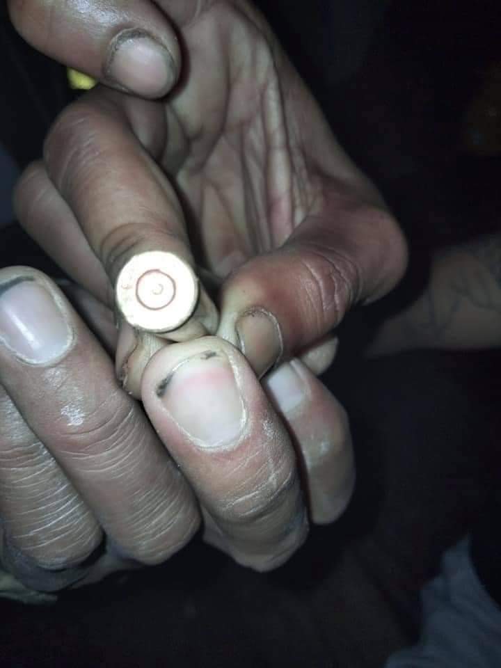 Elsa31989717's tweet photo. 9:20 pm In Man Lay 34 Road 79/ 78 Railway compound Tear gas was dropped ‌ Can fire more than 50 points 3 points at 8:43 pm 6 more points 8:45 pm No more counting points 8:46 pm 4 more points 8:47 pm 13 more points 8:48 pm 5 more points 8:50

#Feb17Coup 
#WhatsHappeningInMyanmar https://t.co/ZLIzt3hvS0