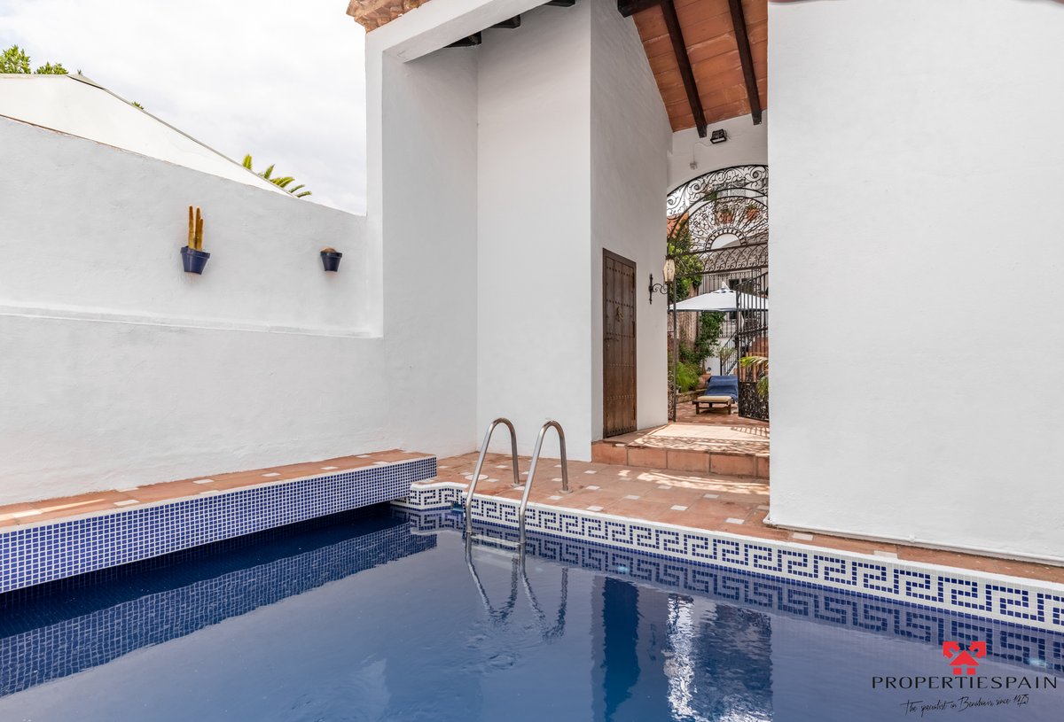 Charming 💕 4 bedroom Spanish townhouse 🏘️ in the white village of Benahavís. Only 7 km inland from the main road 🛣️ of the Costa 🏝️ del Sol ☀️.

propertiespain.com/townhouse-for-…

📞 +34 952 85 54 89
✉️ info@propertiespain.com
💻 propertiespain.com

#townhouse #forsale #benahavis